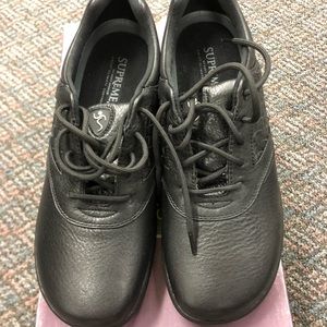 Supremes slip resistant shoe